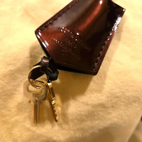 Louis Vuitton Alma GM Vernis Amarante Handbag - Picture 9 of 10